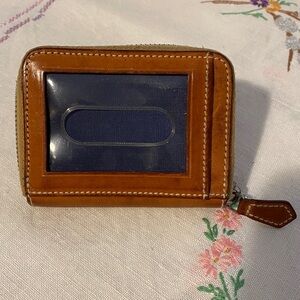 Dooney & Bourke ALTO Saddle Leather Zippered Compact Wallet Exterior ID Slot🇮🇹